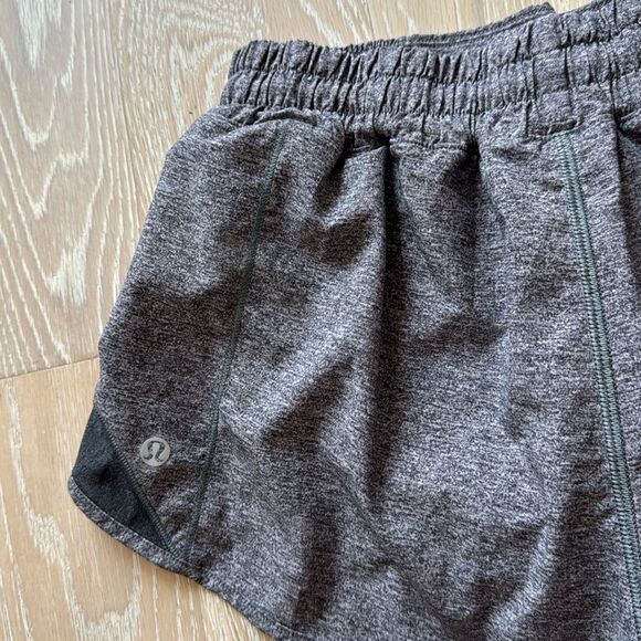 lululemon Hotty Hot Low-Rise Lined Shorts 2.5" Heathered Black Sz8 - Picture 8 of 12